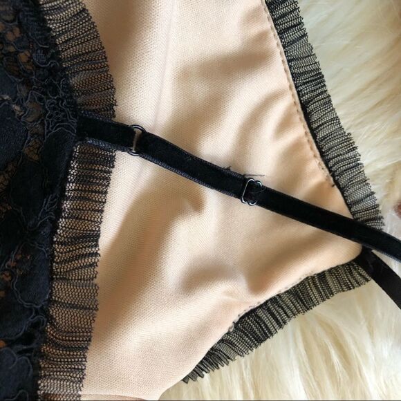 Forever 21 scalloped trim lace crop top sz medium - Picture 5 of 8